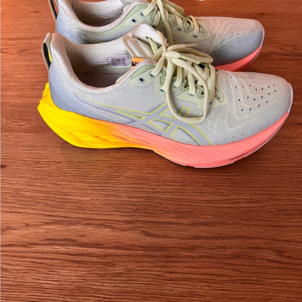 Asics Novablast 4  Women's Sneakers in Light Green and Coral - Picture 5 of 6